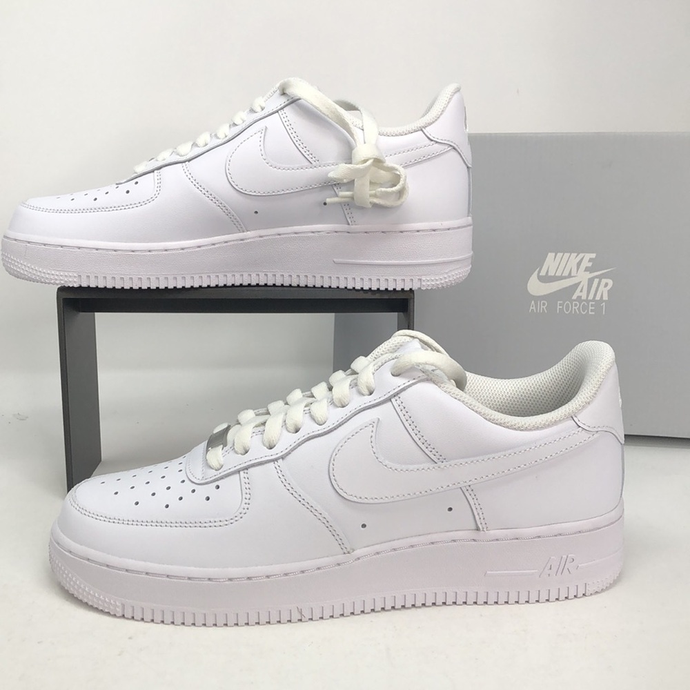 Nike Mens Air Force 1 07’ Low Triple White CW2288-111 Classic Sneakers -Size 8.5 - Picture 2 of 16